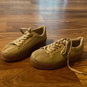 Beige creeper shoes! I’m just getting rid of some shoes I don’t wear